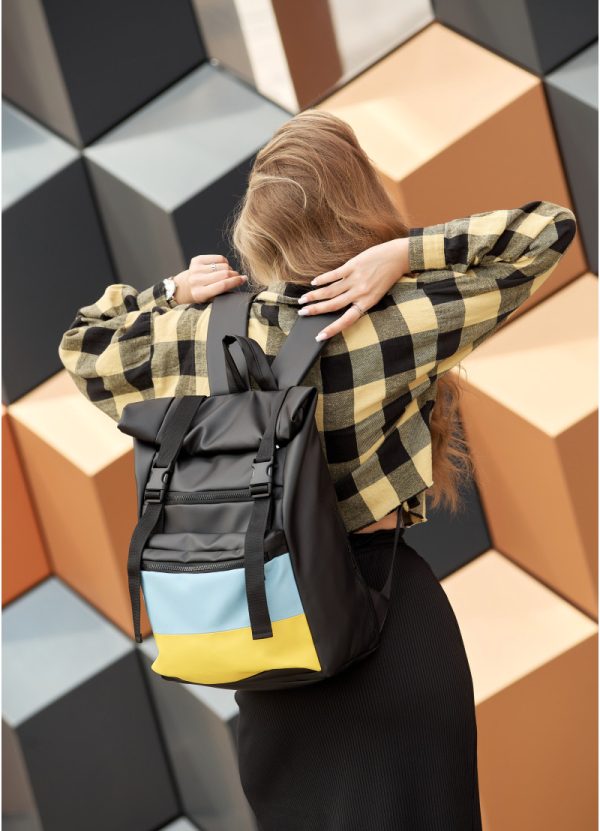 Рюкзак SamBag жіночий Sambag RollTop LTH Чорний з прапором України - Зображення 3