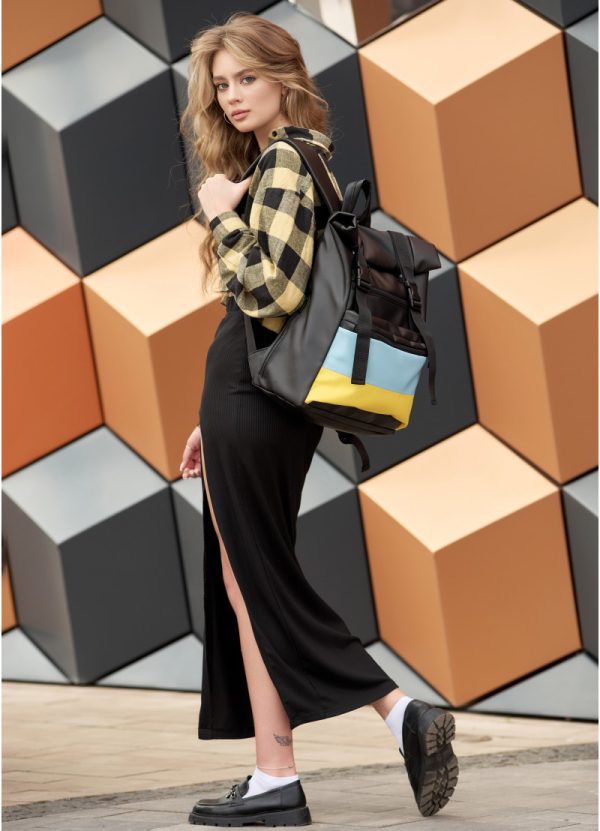 Рюкзак SamBag жіночий Sambag RollTop LTH Чорний з прапором України - Зображення 6